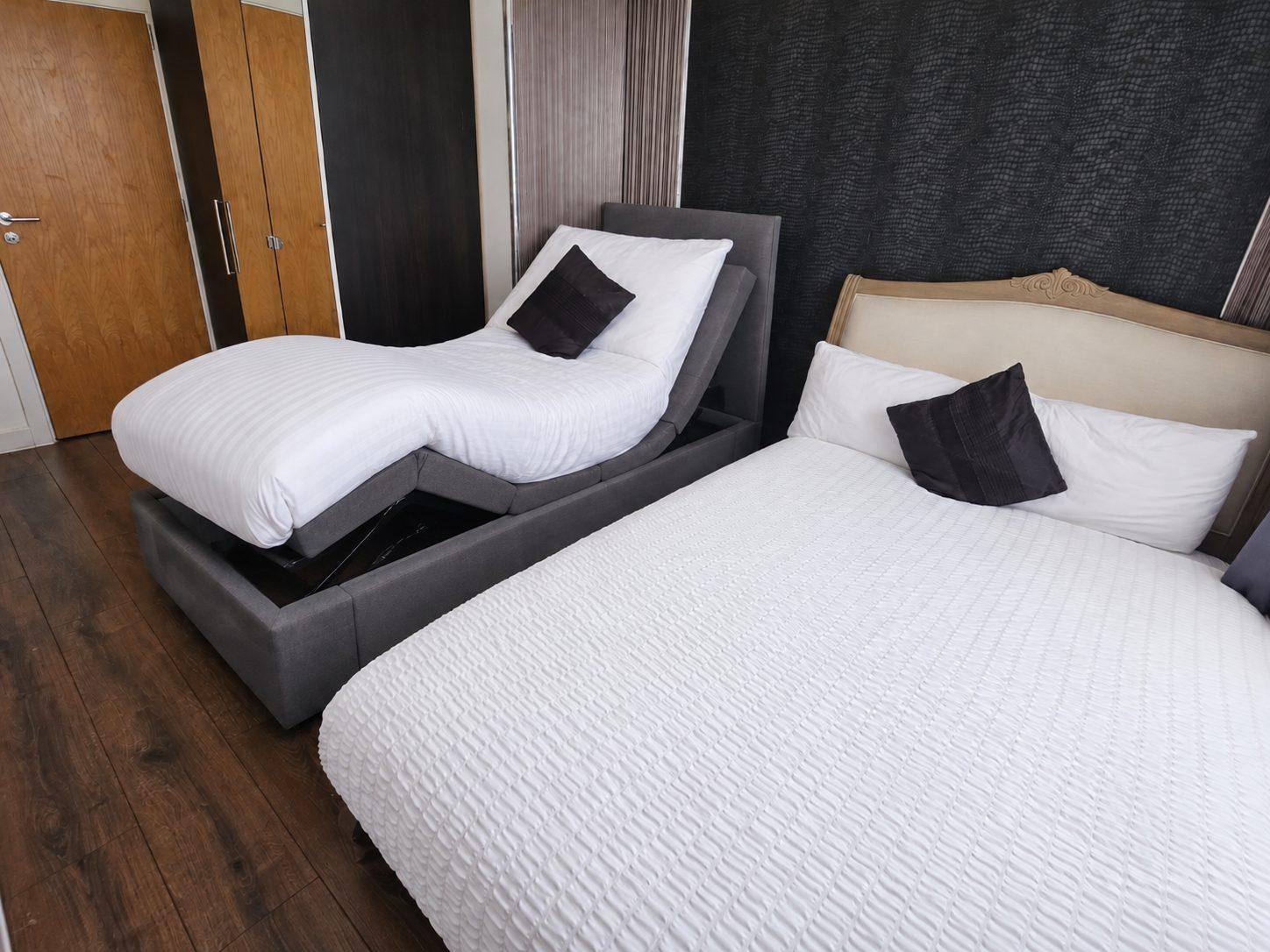 Spacious Liverpool City Centre Apartment with View5