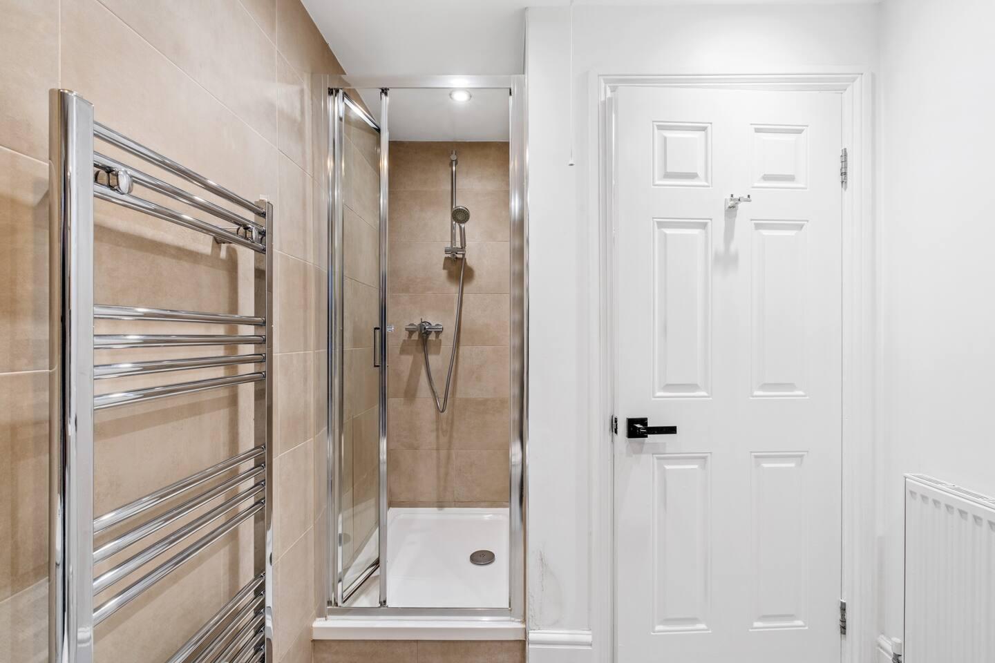 3 bed trendy Vibe House in Earls court Kensington6