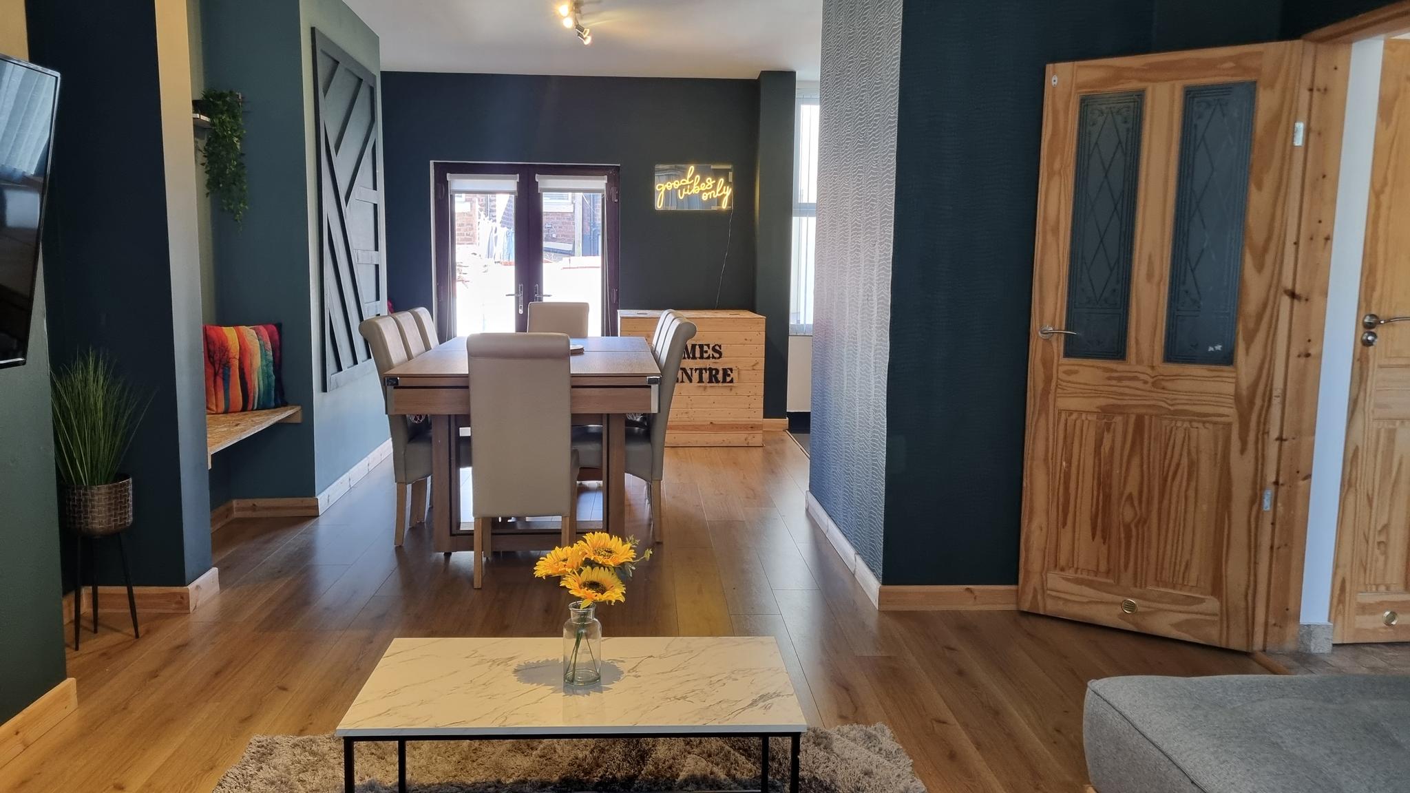 Luxury Group House | Games Room | Near Anfield