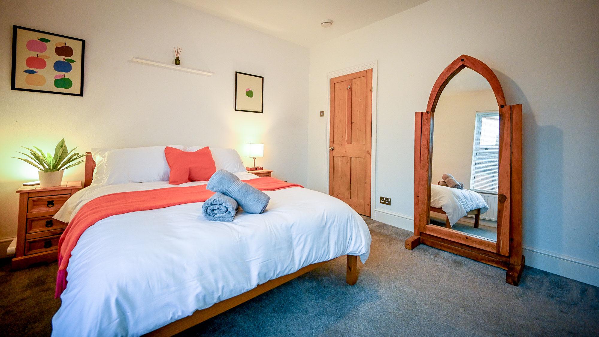 3-Bed Contractor & Family Home: Parking, WiFi, PS56