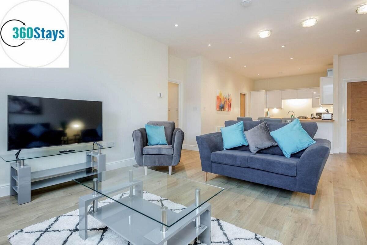 2 Bedroom Apt.02 with Parking in Maidenhead2
