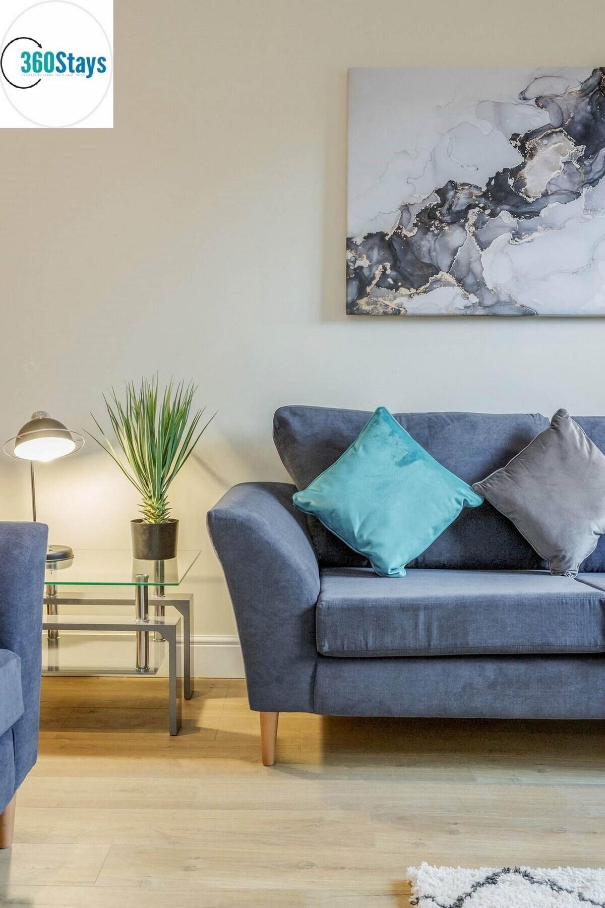 2 Bedroom Apt.02 with Parking in Maidenhead6