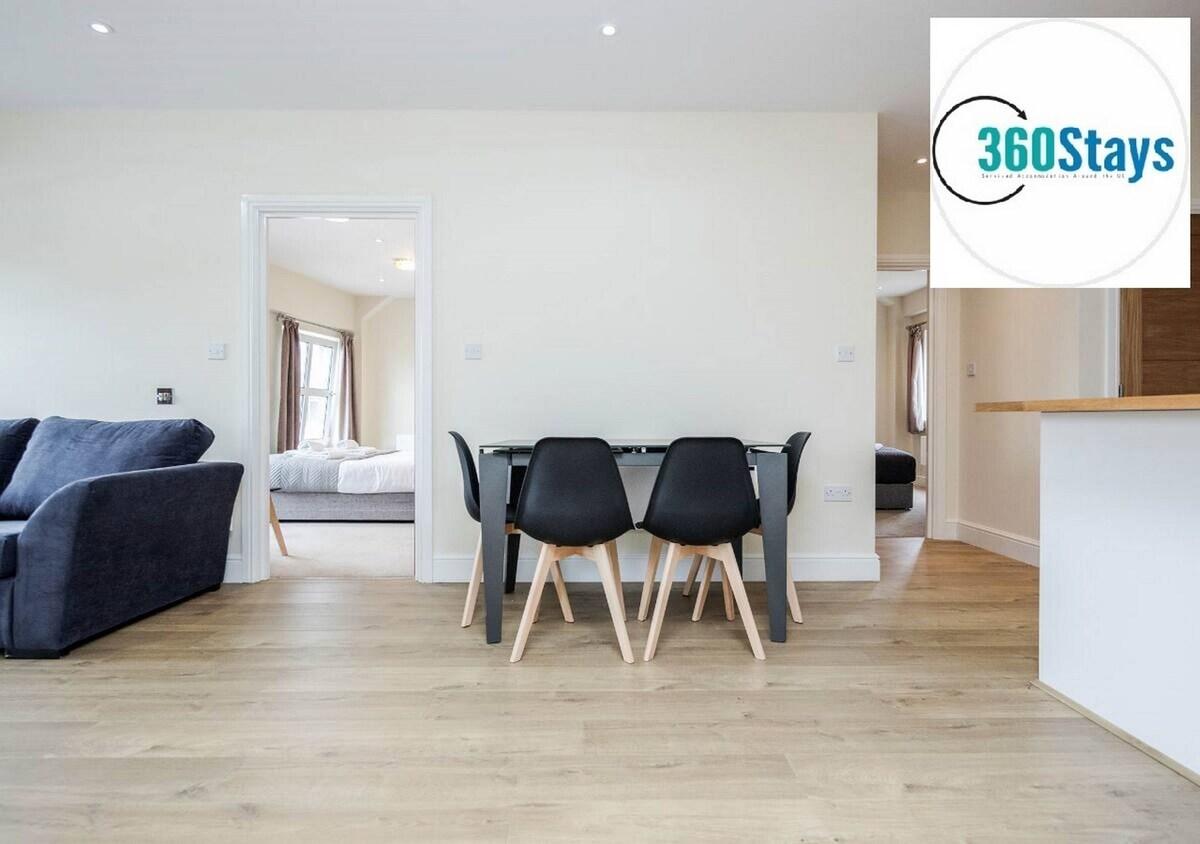 2 Bedroom Apt.03 with Parking in Maidenhead3