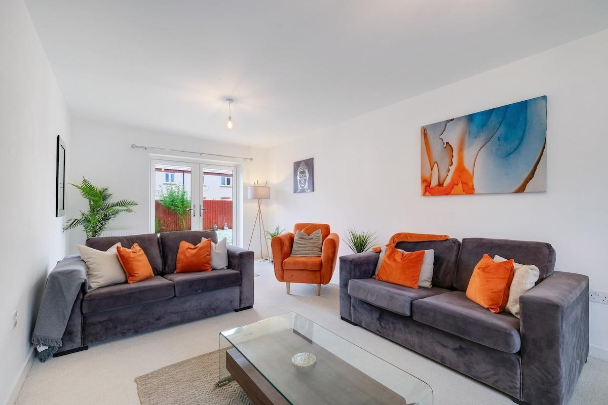 6 Bedroom 3.5 Bathroom House in Bicester Village