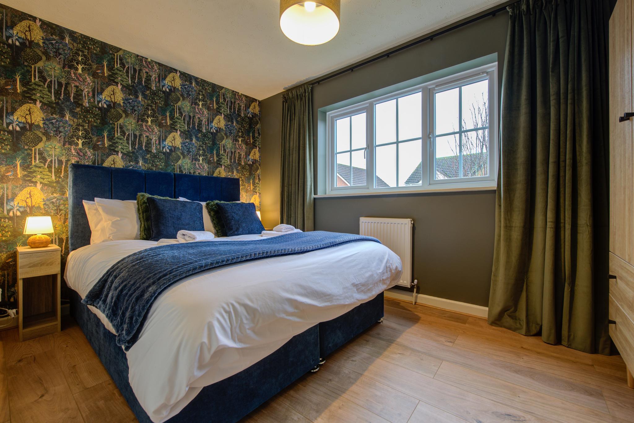 Aveland House town location sleeps 5 with parking3