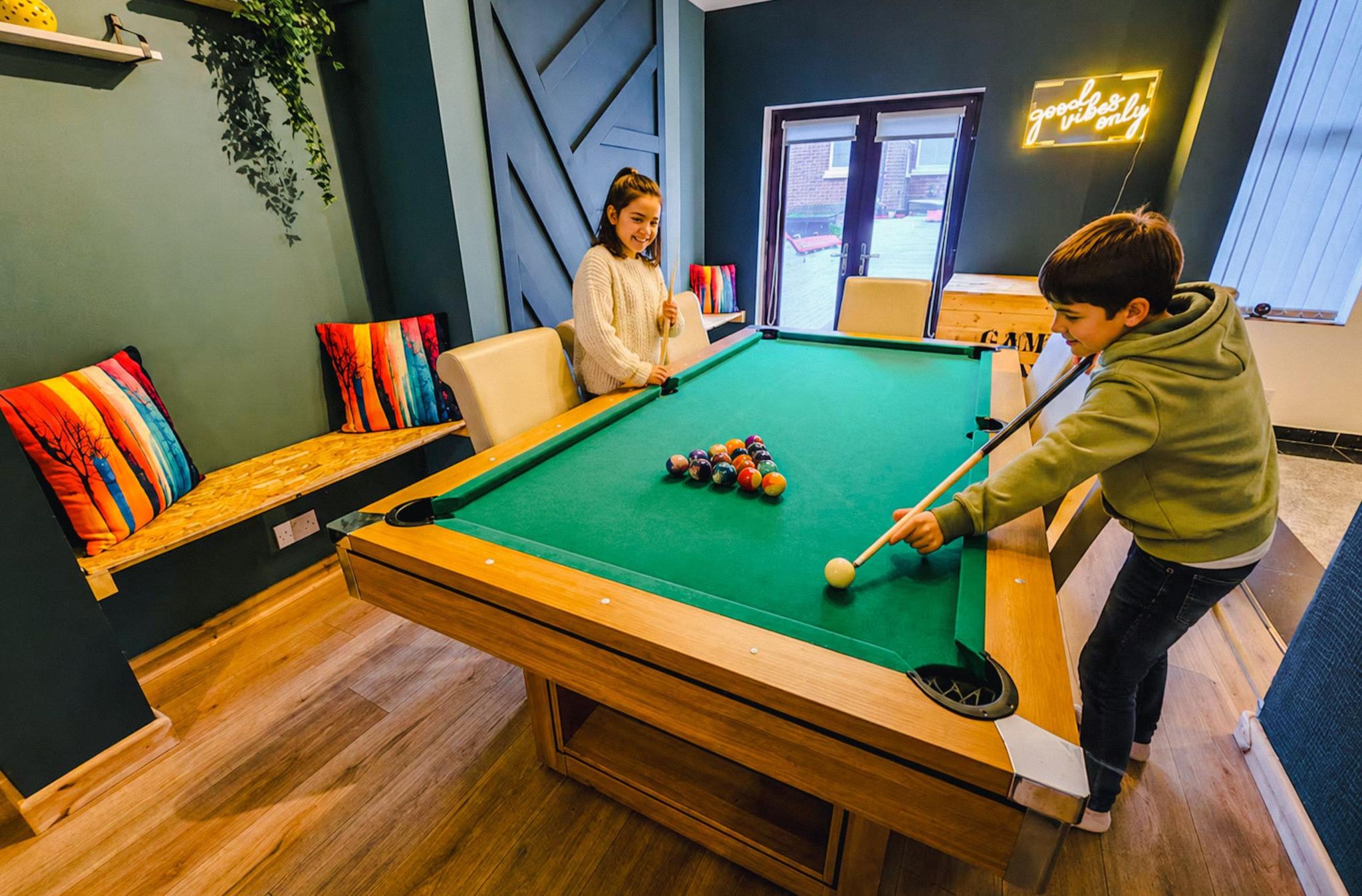 Luxury Group House | Games Room | Near Anfield