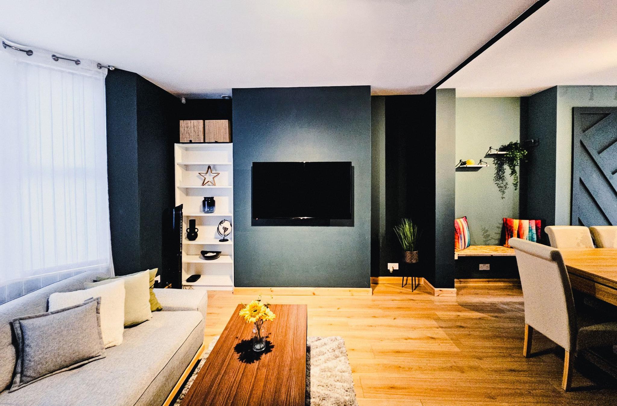 Luxury Group House | Games Room | Near Anfield2