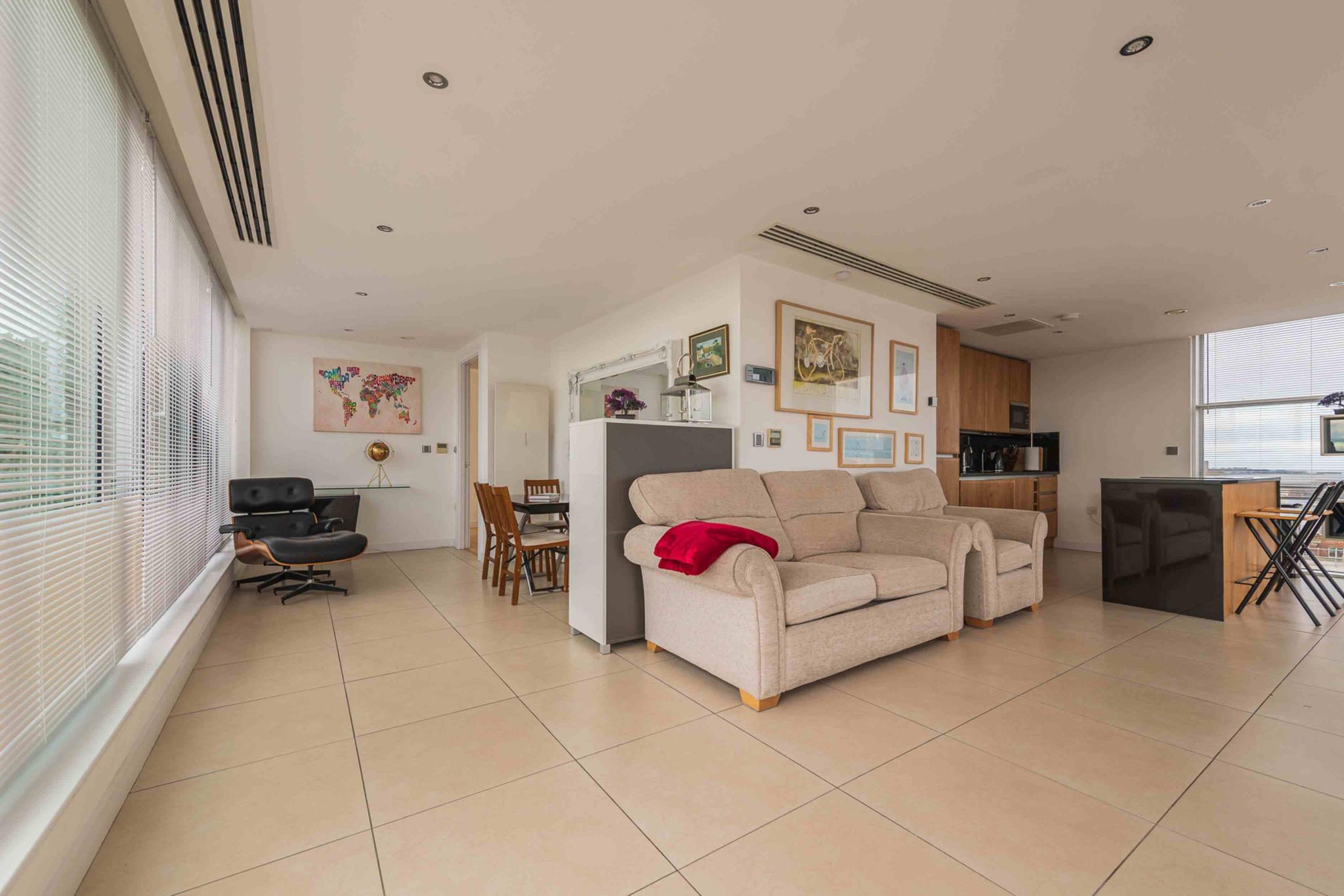 2 Bedroom Duplex Penthouse in LVP City Centre3