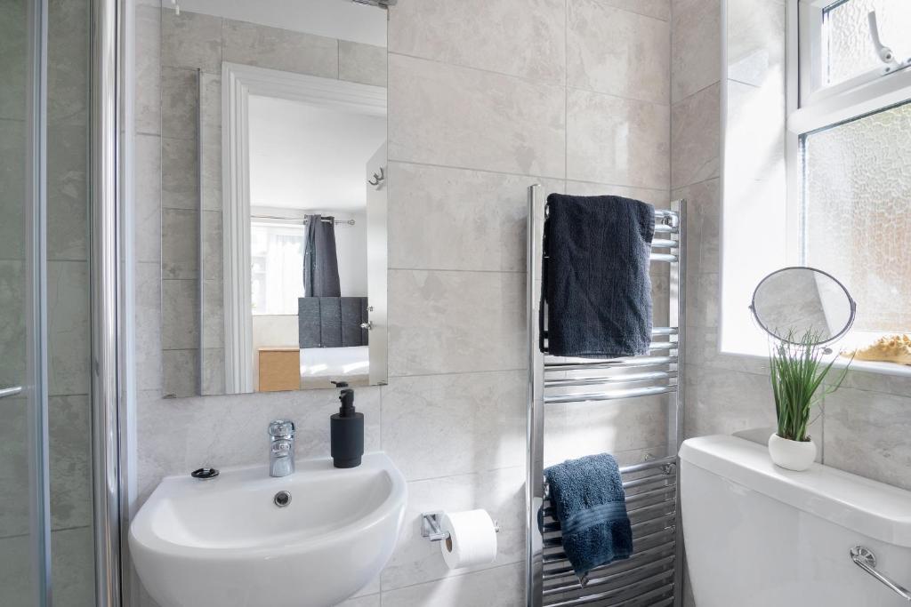 2-Bed Flat | Wimbledon SW19 | Garden & Ensuite4