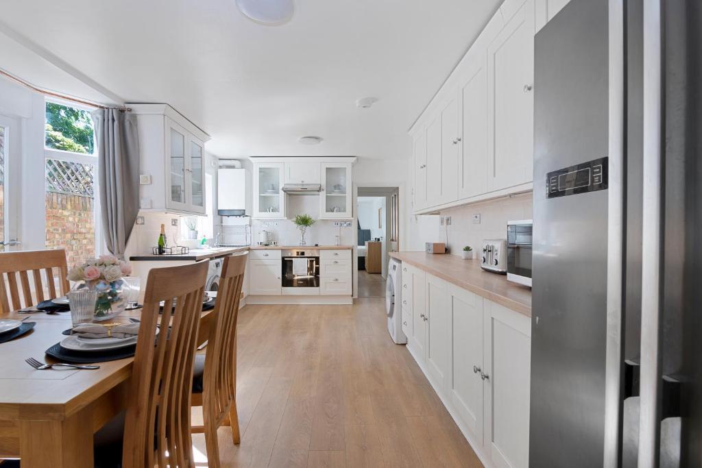 2-Bed Flat | Wimbledon SW19 | Garden & Ensuite6