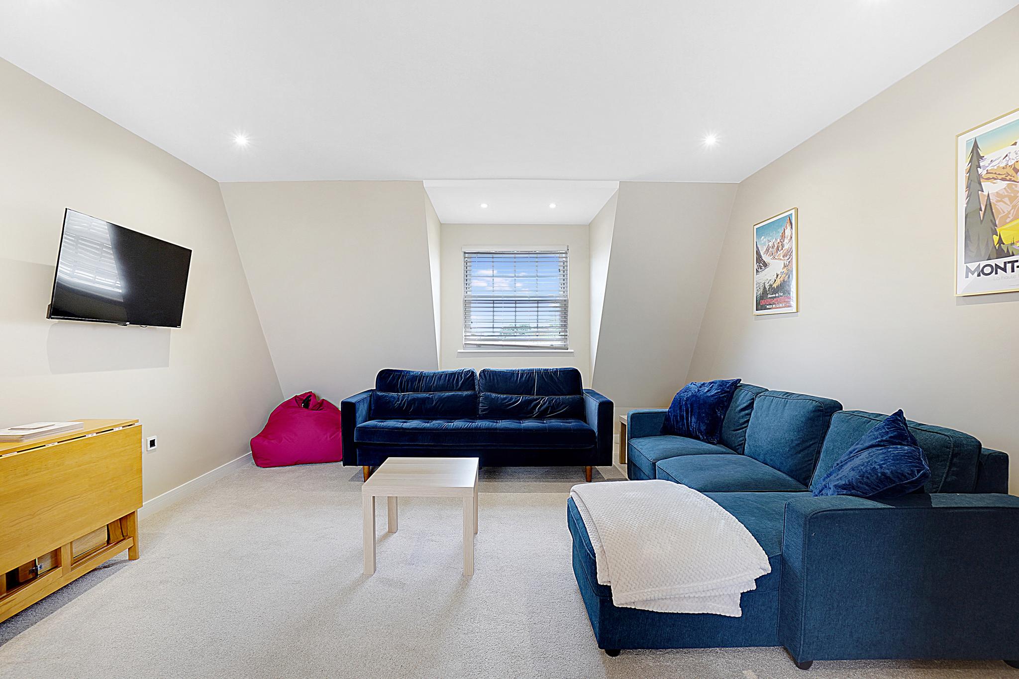 3-Bed Apartment | Dartford | A/C & Ensuite3