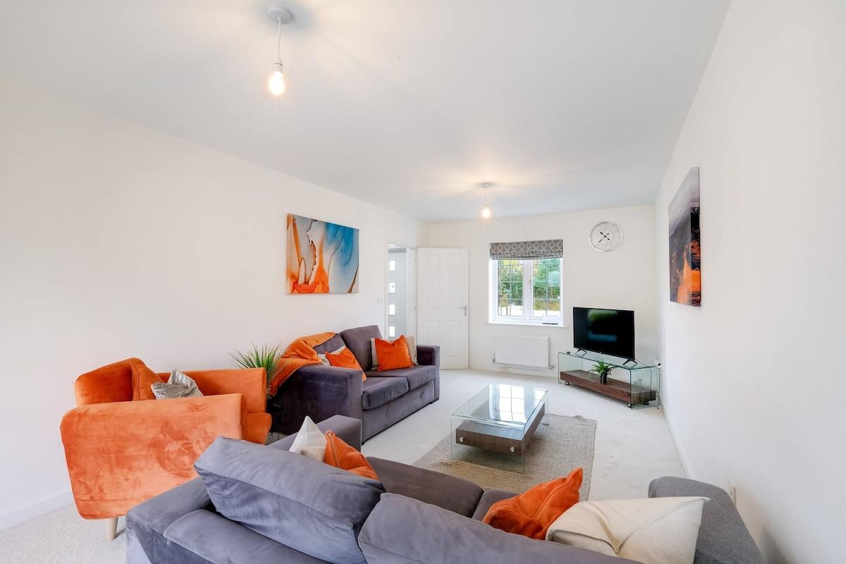 6 Bedroom 3.5 Bathroom House in Bicester Village3