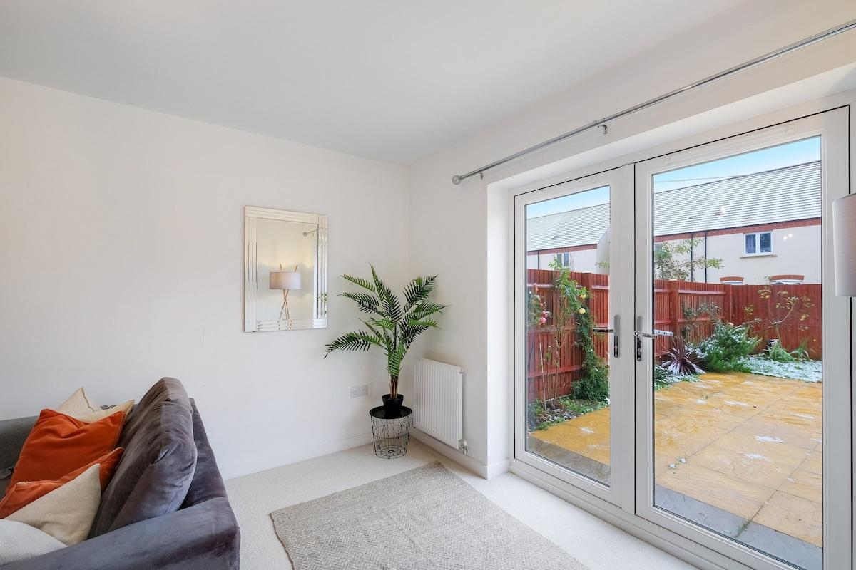 6 Bedroom 3.5 Bathroom House in Bicester Village5